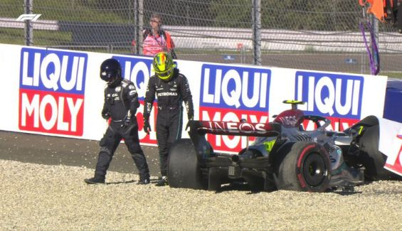 Q3 Lewis Hamilton chocó contra las protecciones de la curva 7 en la Q3 Q3 Lewis Hamilton chocó contra las protecciones de la curva 7 en la Q3