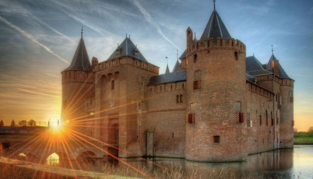 El Castillo Muderslot se encuentra en la provincia de Holanda Septentrional. El Castillo Muderslot se encuentra en la provincia de Holanda Septentrional.