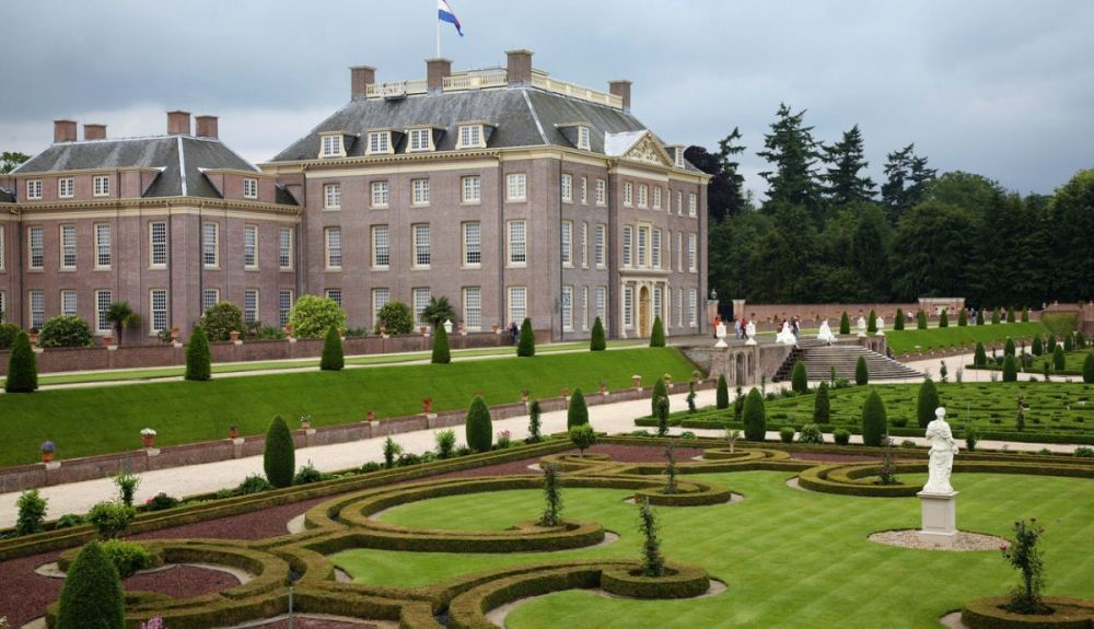 Este casitllo de Holanda alberga un museo nacional. Este casitllo de Holanda alberga un museo nacional.