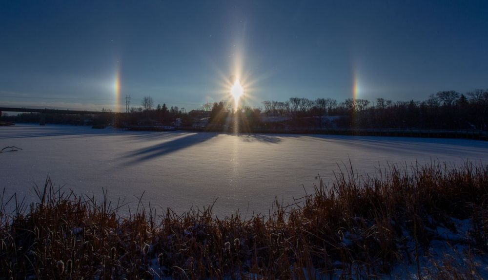 El hecho de que el parhelio se forme a partir de cristales de hielo no significa que solo se pueda ver en climas fríos. El hecho de que el parhelio se forme a partir de cristales de hielo no significa que solo se pueda ver en climas fríos.