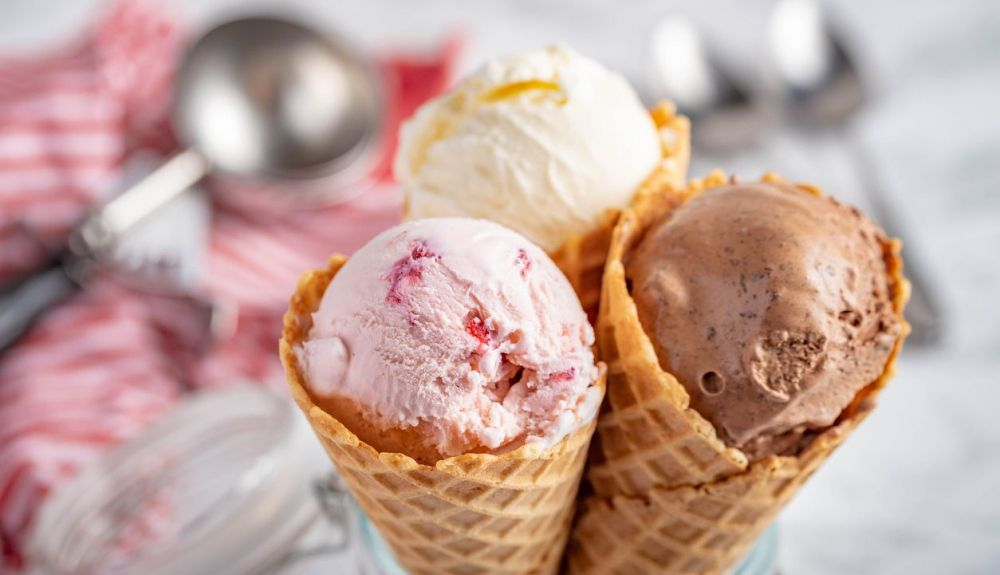 Los helados de agua y los helados a base de leche o nata tienen un alto contenido de azúcares. Los helados de agua y los helados a base de leche o nata tienen un alto contenido de azúcares.