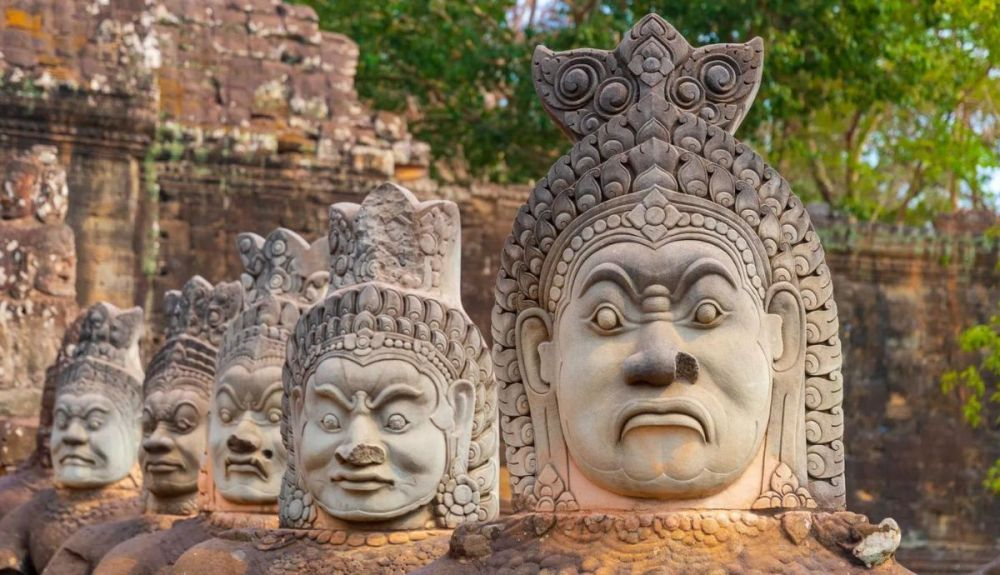 El Imperio de Angkor abarcó gran parte de la actual Camboya, Laos, Tailandia y Vietnam. El Imperio de Angkor abarcó gran parte de la actual Camboya, Laos, Tailandia y Vietnam.