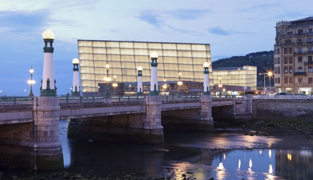 El Kursaal fue proyectado por Rafael Moneo. El Kursaal fue proyectado por Rafael Moneo.