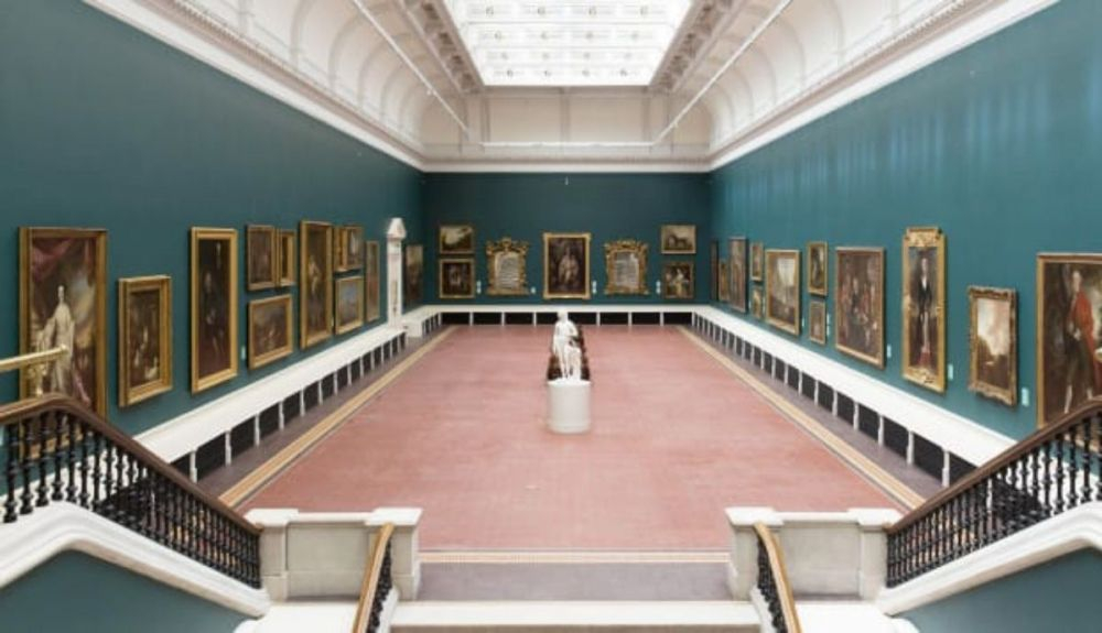 Esta espléndida galería alberga obras del patrimonio nacional. Esta espléndida galería alberga obras del patrimonio nacional.