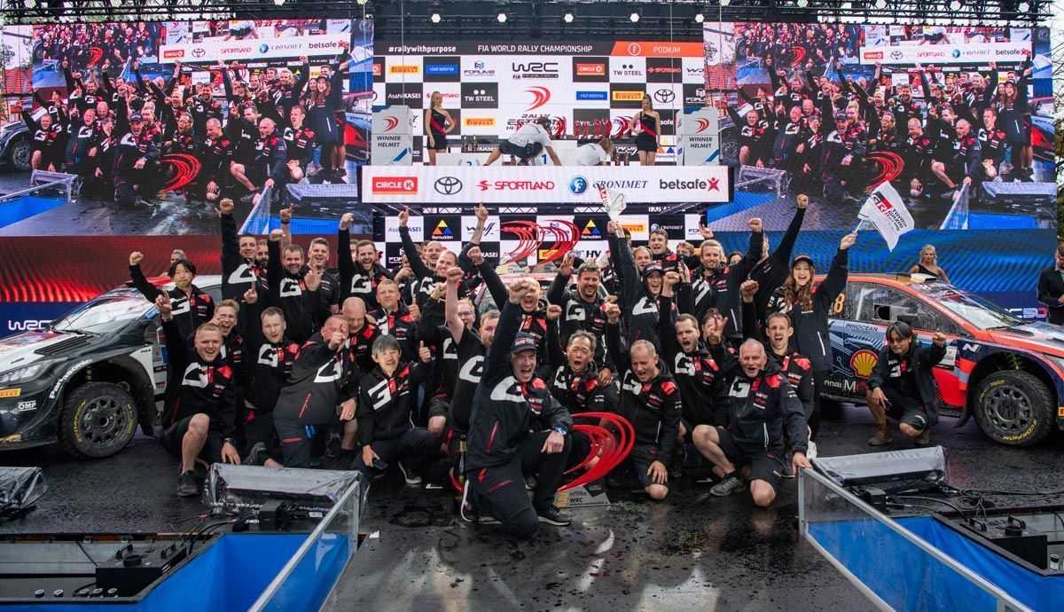 Así celebró la victoria el equipo Toyota en Estonia. Foto Red Bull.