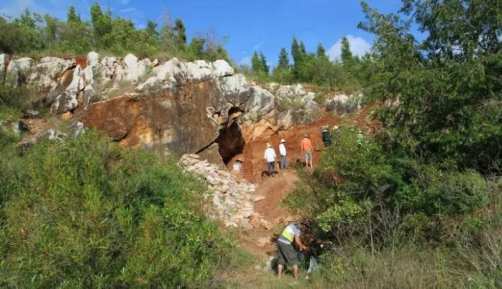 Cueva del Ciervo Rojo. Cueva del Ciervo Rojo.