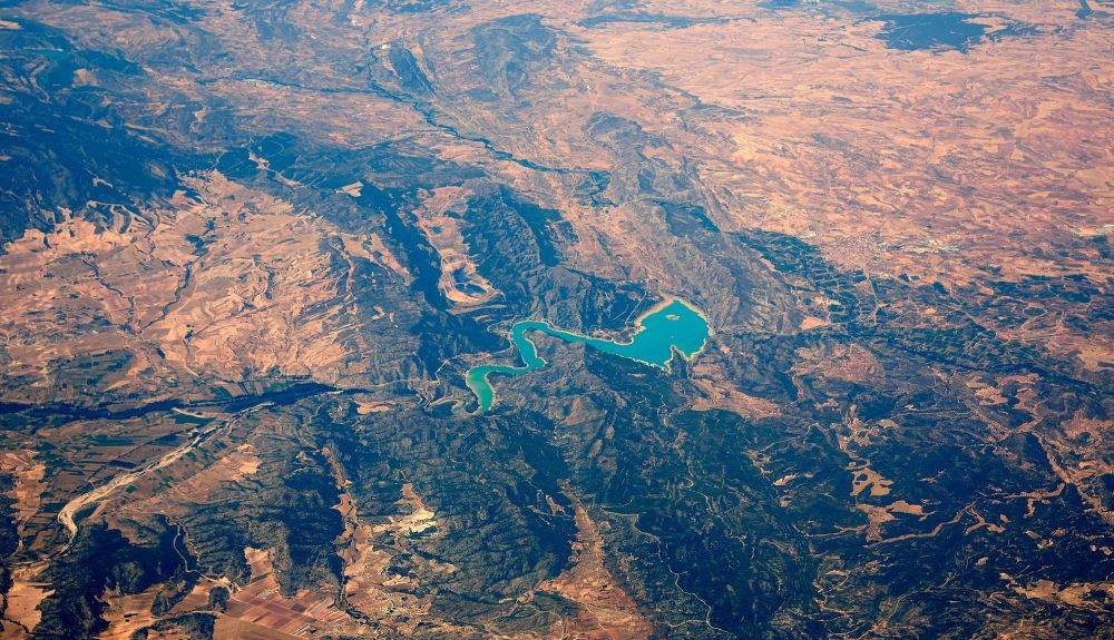 Esta ruta en moto pasa por el embalse de Calanda. Esta ruta en moto pasa por el embalse de Calanda.