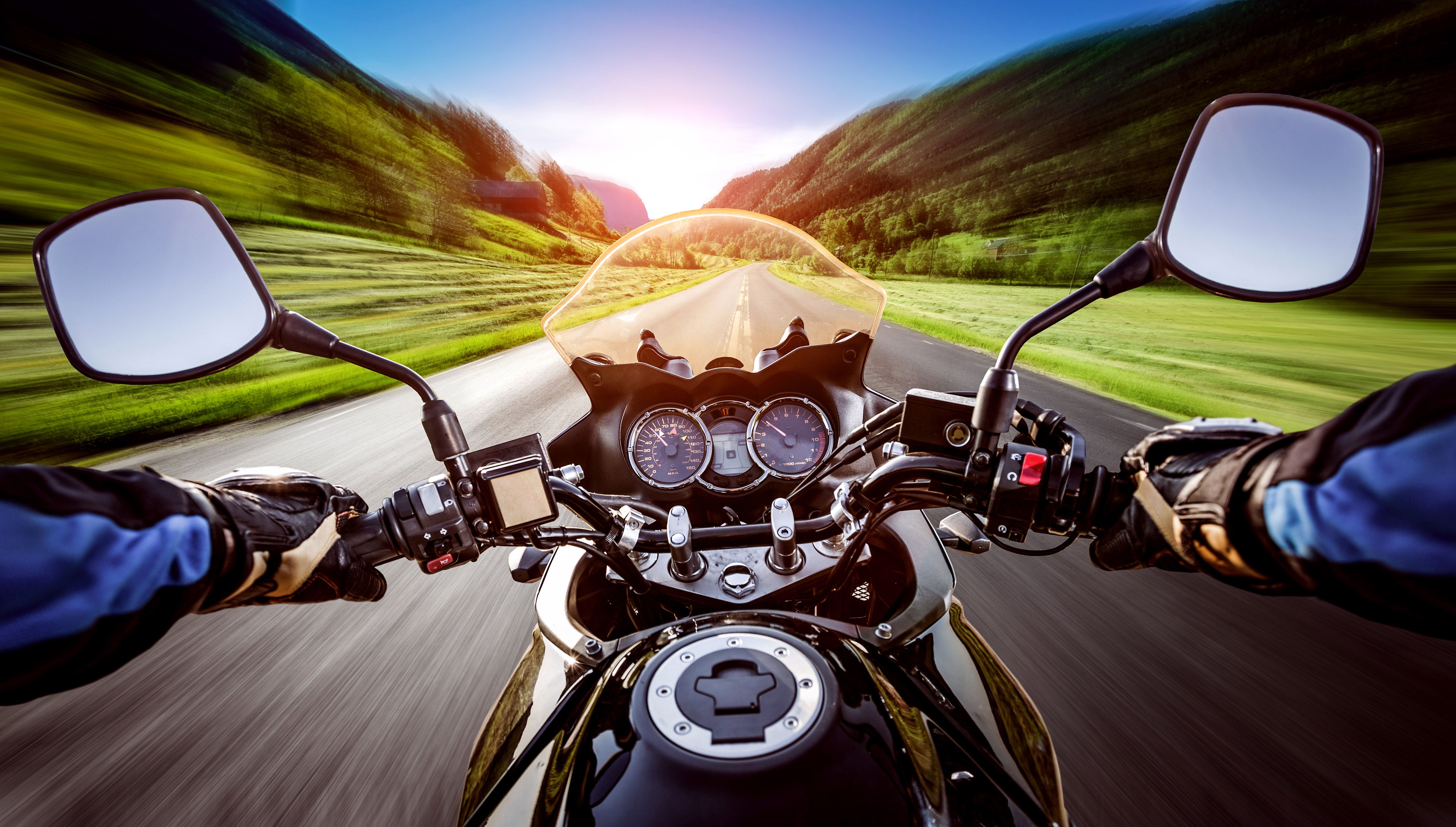 España cuenta con muchas y variadas rutas para recorrer en moto.