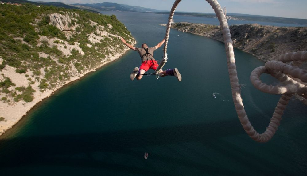 Con el puenting, pondrás emoción al verano. Con el puenting, pondrás emoción al verano.