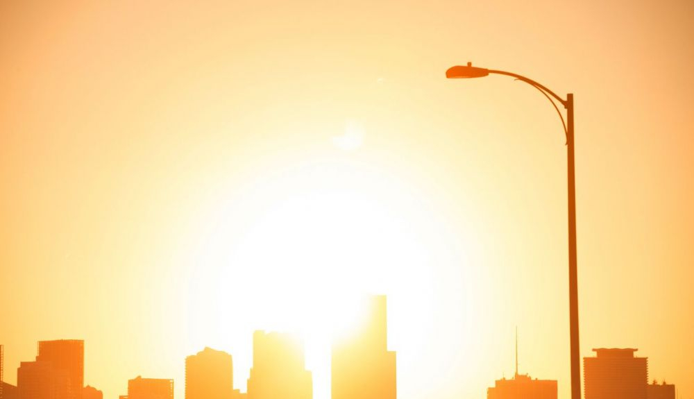Las olas de calor se han relacionado con un aumento de los síntomas depresivos. Las olas de calor se han relacionado con un aumento de los síntomas depresivos.