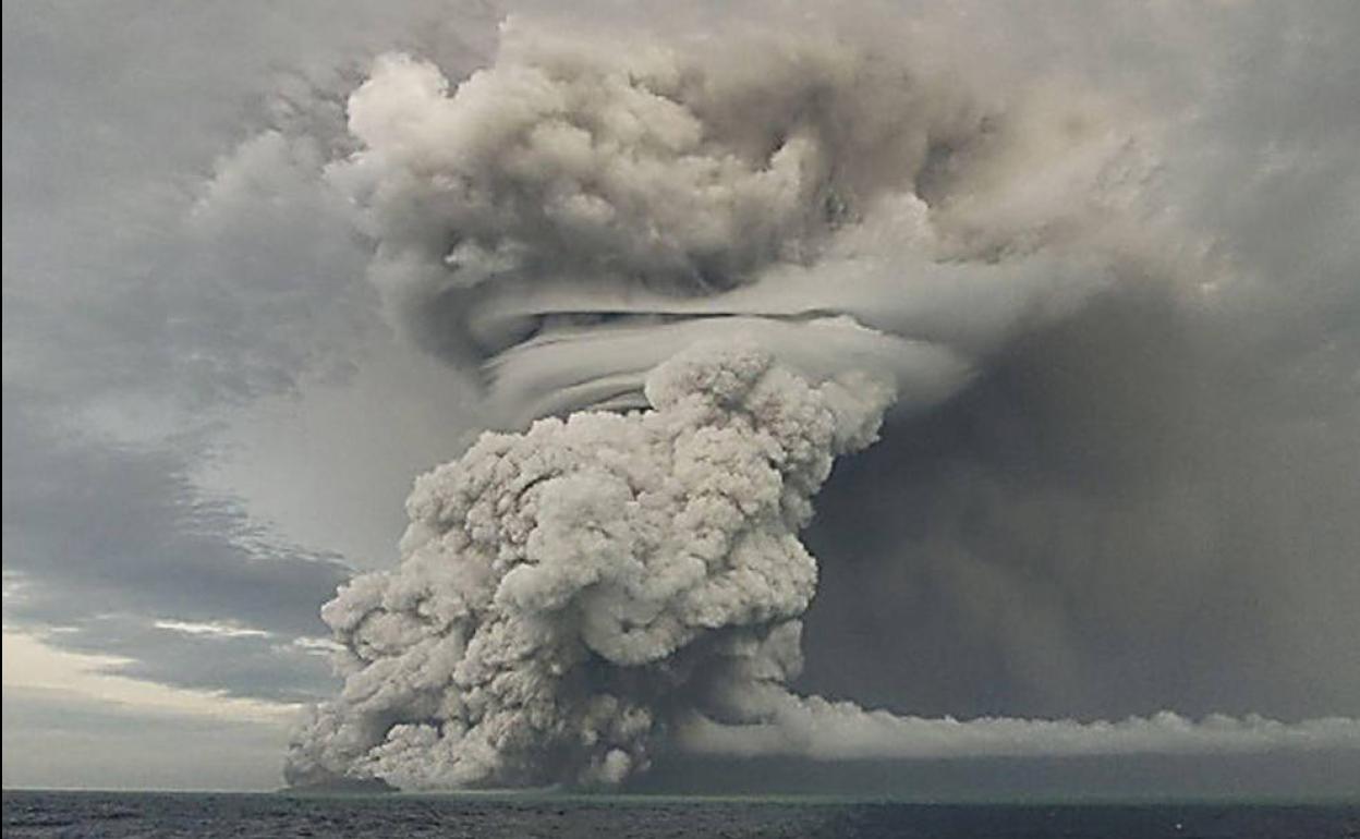 La erupción del volcán subterráneo fue única en la ciencia observada tanto en su magnitud como en su velocidad.