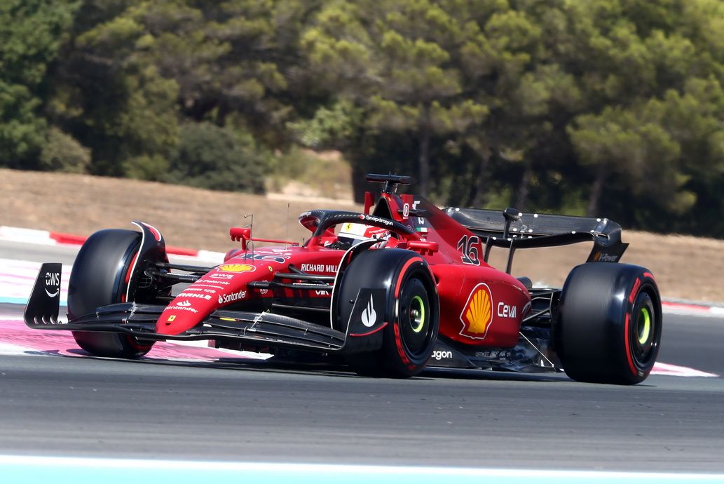 Charles Leclerc (Ferrari) consiguió le pole position gracias a Carlos Sainz