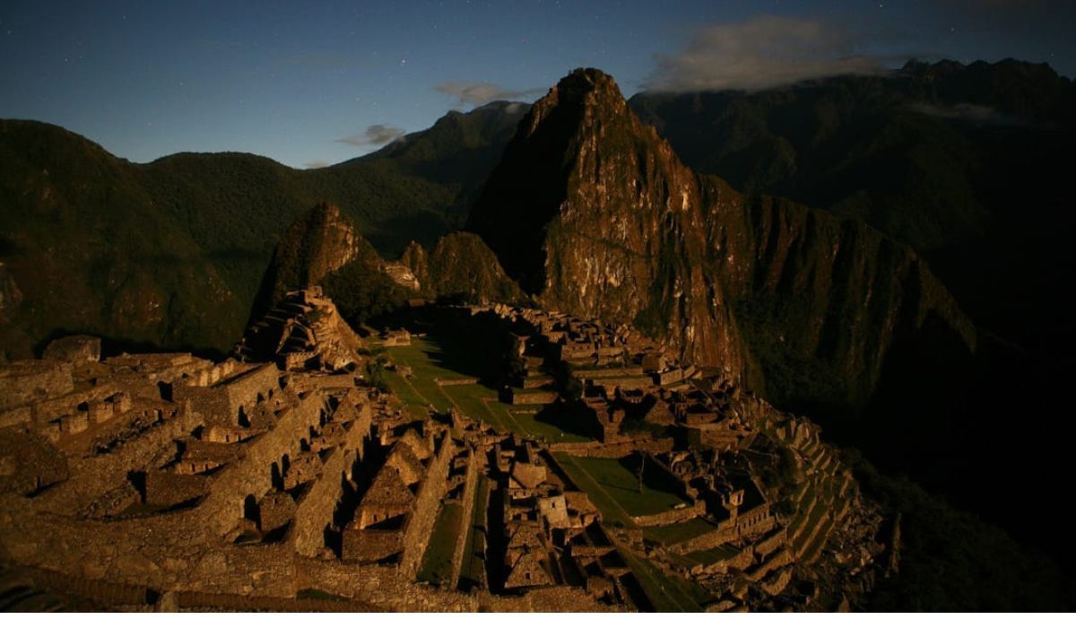 En Perú, Machu Piccu, la ciudadela inca inquietantemente hermosa, está a la altura de las expectativas.