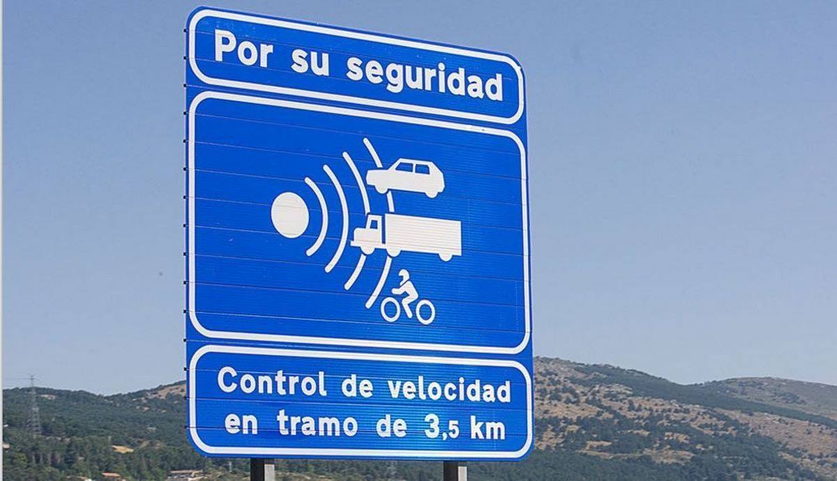 Los radares fijos cuentan con esta señal de aviso de su presencia