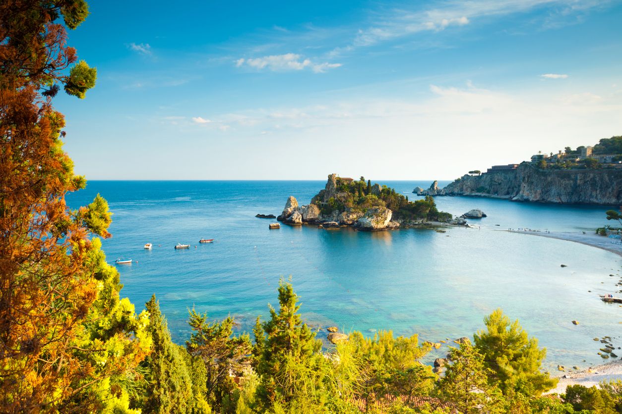 Sicilia cuenta con numerosas atracciones turísticas.