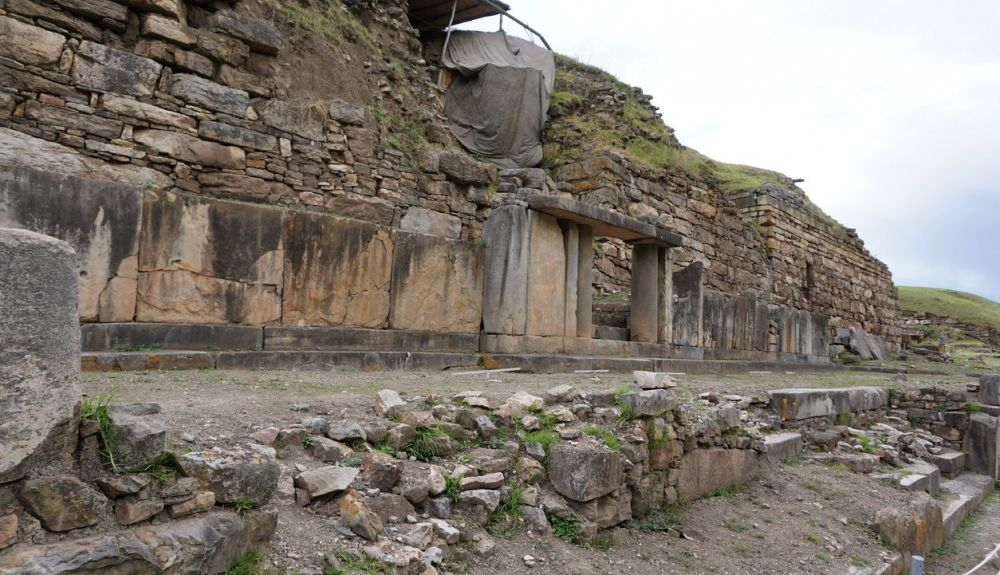 Monumento arqueológico de Chavín de Huántar, en las montañas de Ancash, Perú Monumento arqueológico de Chavín de Huántar, en las montañas de Ancash, Perú