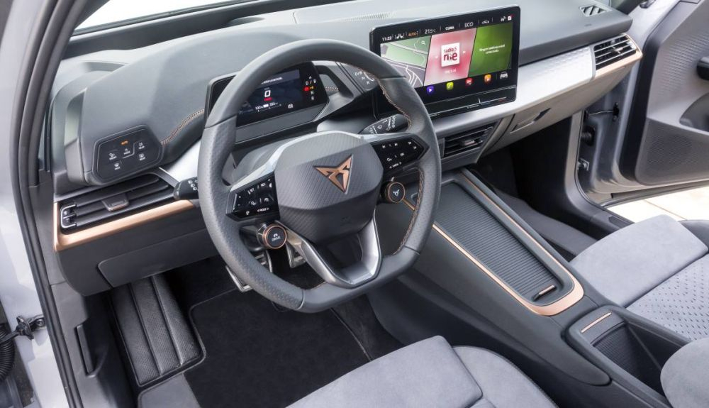 El interior del VW ID.3 2023 podría ser simular al del Cupra Born (en la foto).