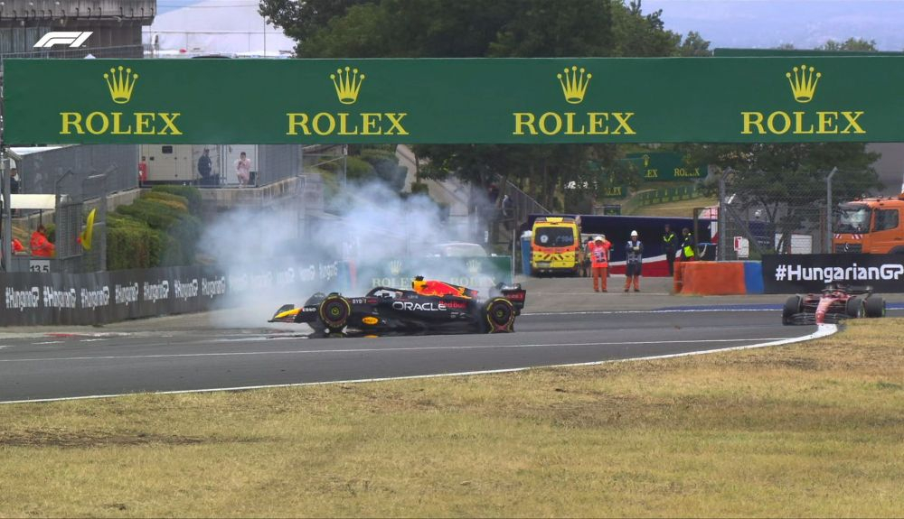 5 Trompo de Verstappen y le adelanta Leclerc 5 Trompo de Verstappen y le adelanta Leclerc