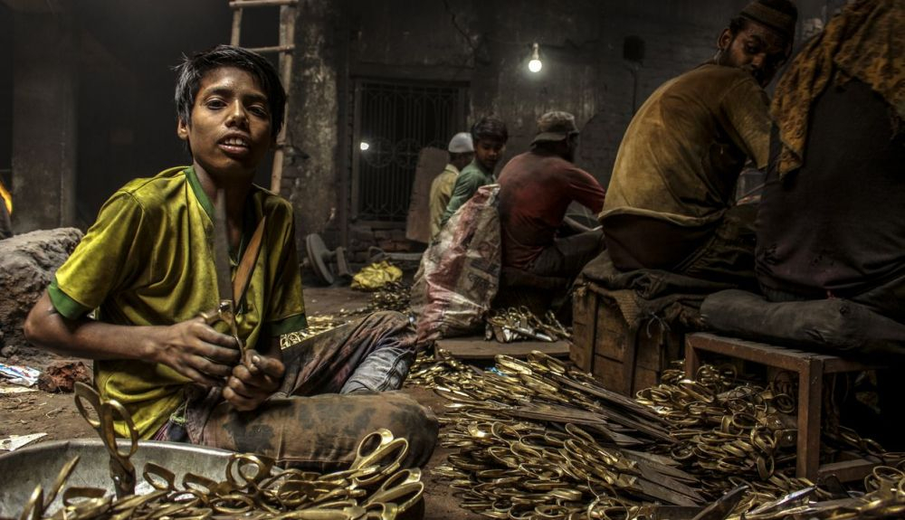 El 75 % de ela población infantil que trabaja carece de protección social, especialmente en las zonas más pobres del planeta. El 75 % de ela población infantil que trabaja carece de protección social, especialmente en las zonas más pobres del planeta.