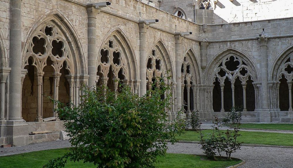 El Monasterio de Poblet posee una gran diversidad de construcciones y órdenes arquitectónicos. El Monasterio de Poblet posee una gran diversidad de construcciones y órdenes arquitectónicos.