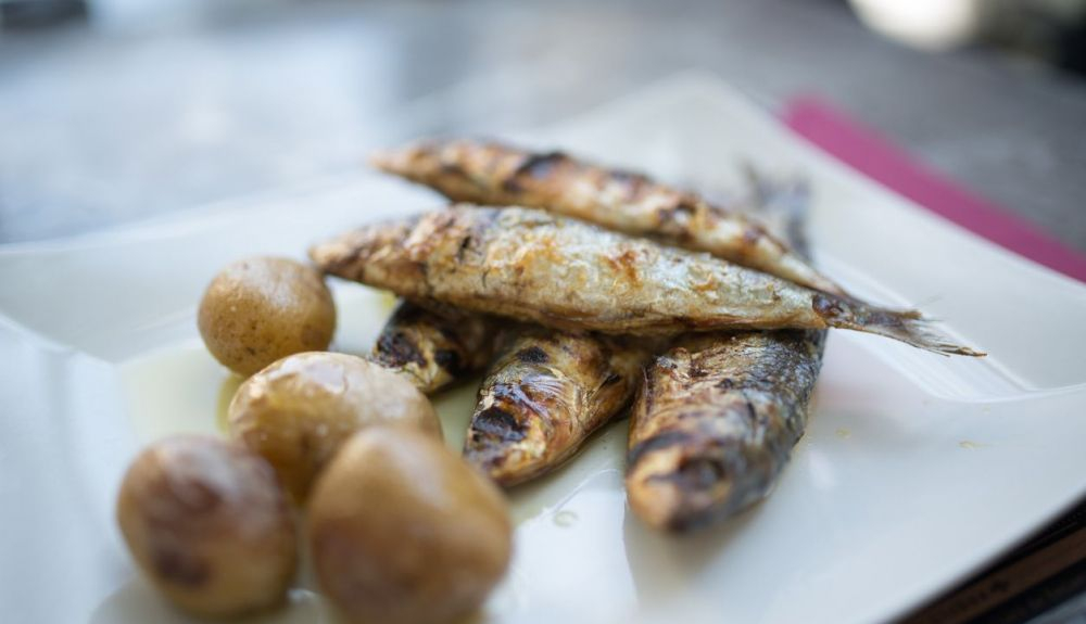Las sardinas son un plato típico de Lisboa. Las sardinas son un plato típico de Lisboa.