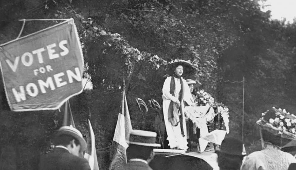 Bell estaba en contra del movimiento sufragista que buscaba el derecho al voto de la mujeres. Bell estaba en contra del movimiento sufragista que buscaba el derecho al voto de la mujeres.