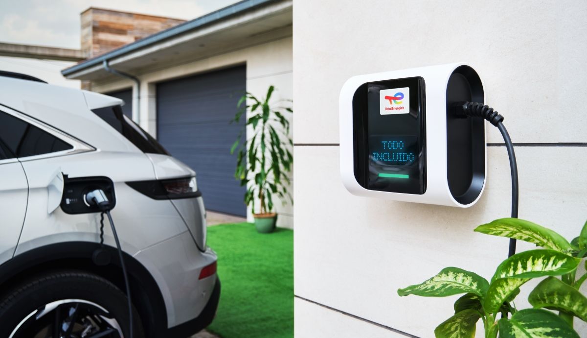 Cómo instalar un cargador de coche eléctrico y ahorrar, consejos, precios, potencia…