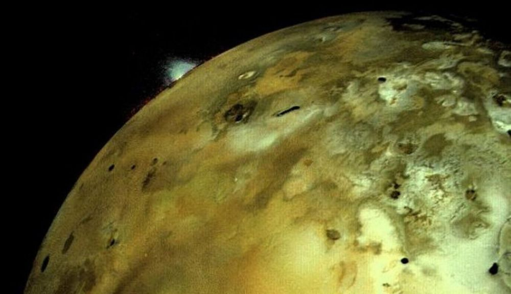 Voyager 1 captura una erupción volcánica en la luna de Júpiter Io. Voyager 1 captura una erupción volcánica en la luna de Júpiter Io.