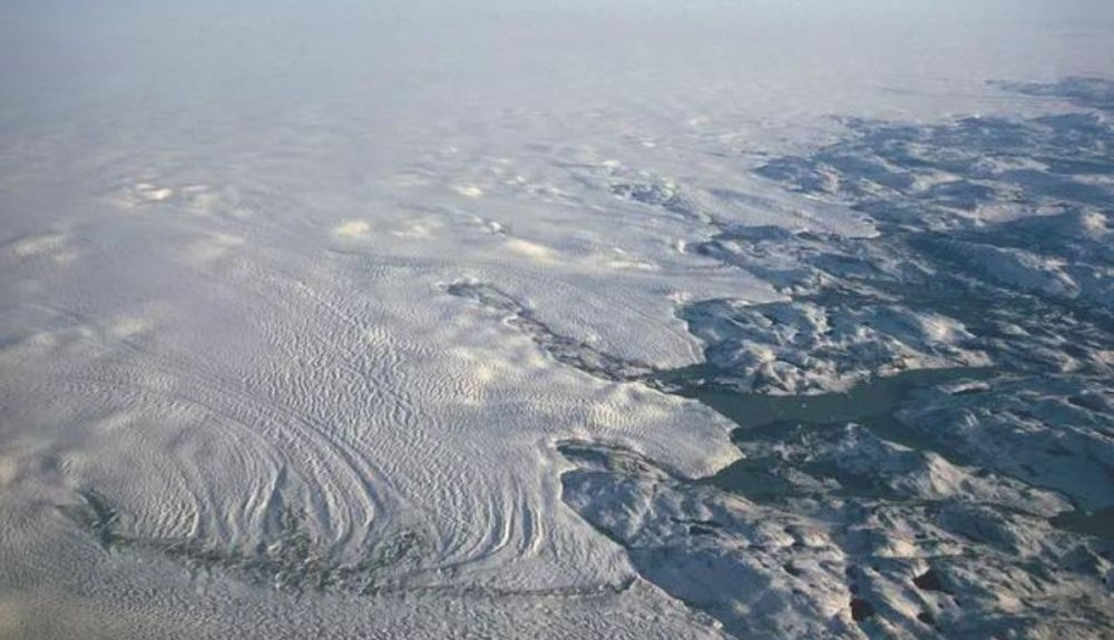 Las capas de hielo contienentales cubren paisajes enteros. Las capas de hielo contienentales cubren paisajes enteros.