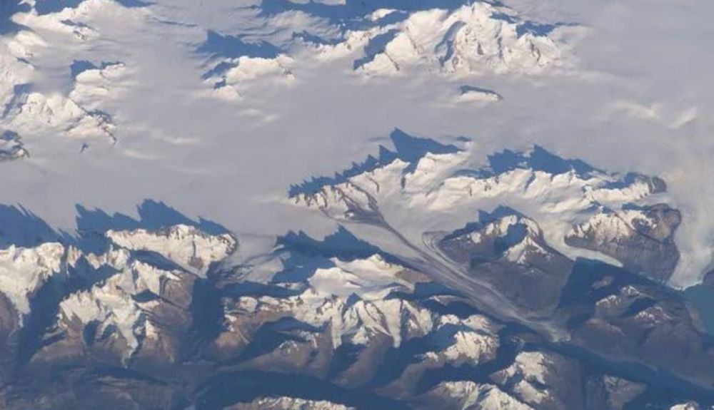 los campos de hielo tienden a ser planos. los campos de hielo tienden a ser planos.