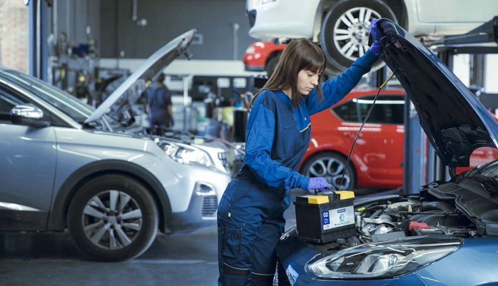 Así sufre la batería de tu coche en verano y cómo evitarlo Así sufre la batería de tu coche en verano y cómo evitarlo