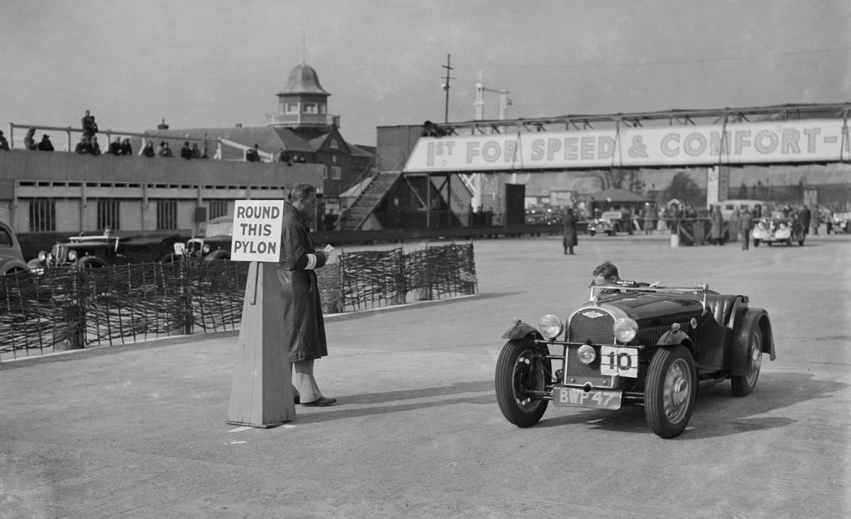 020 Morgan 4 4 1937 Brooklands