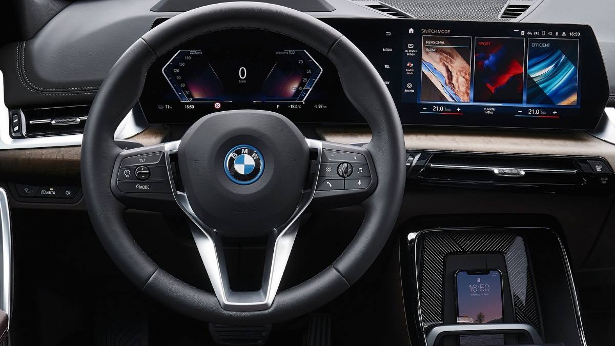 BMW iX1 2023 10