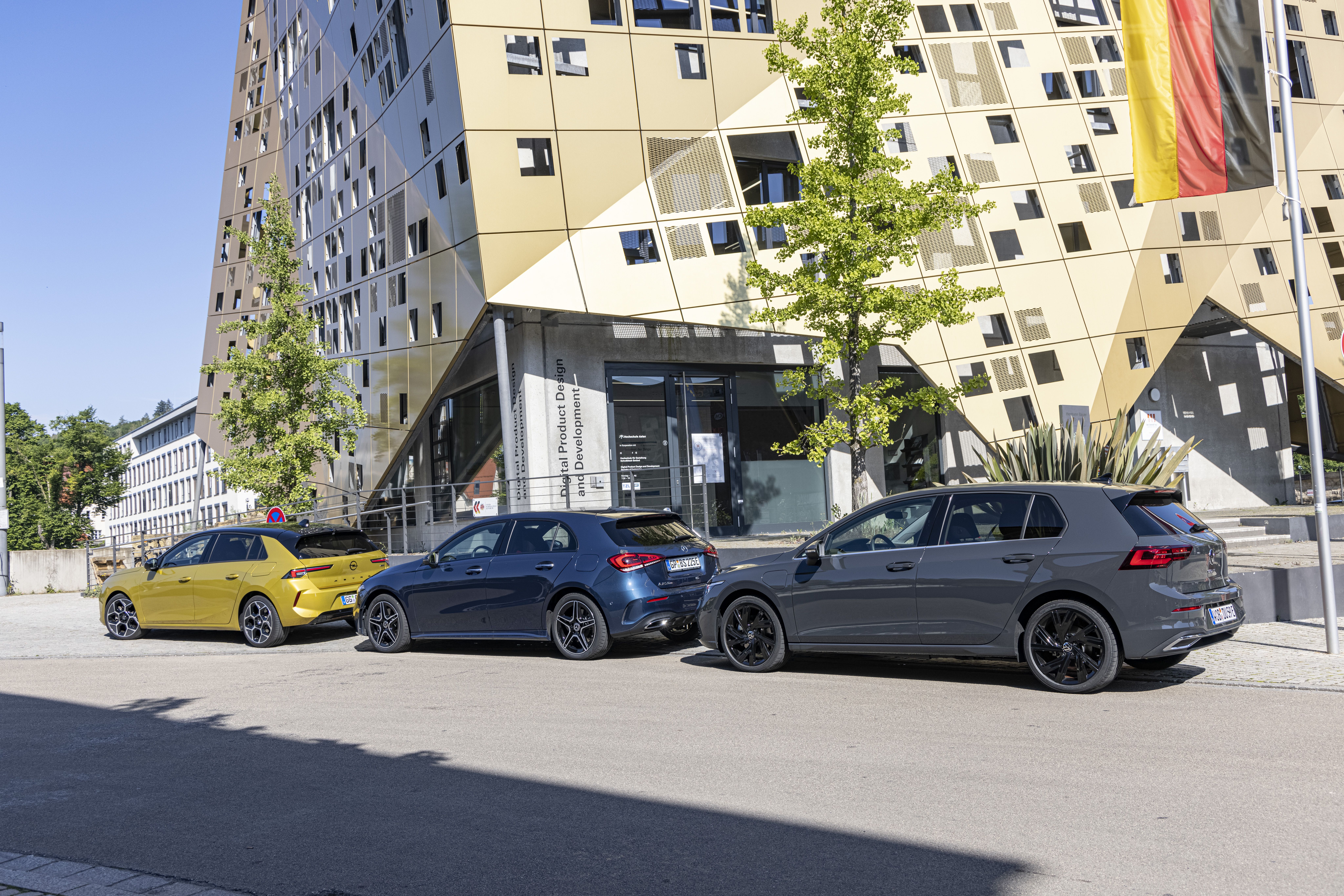 Opel Astra PHEV, VW Golf e-Hybrid y Mercedes A250e