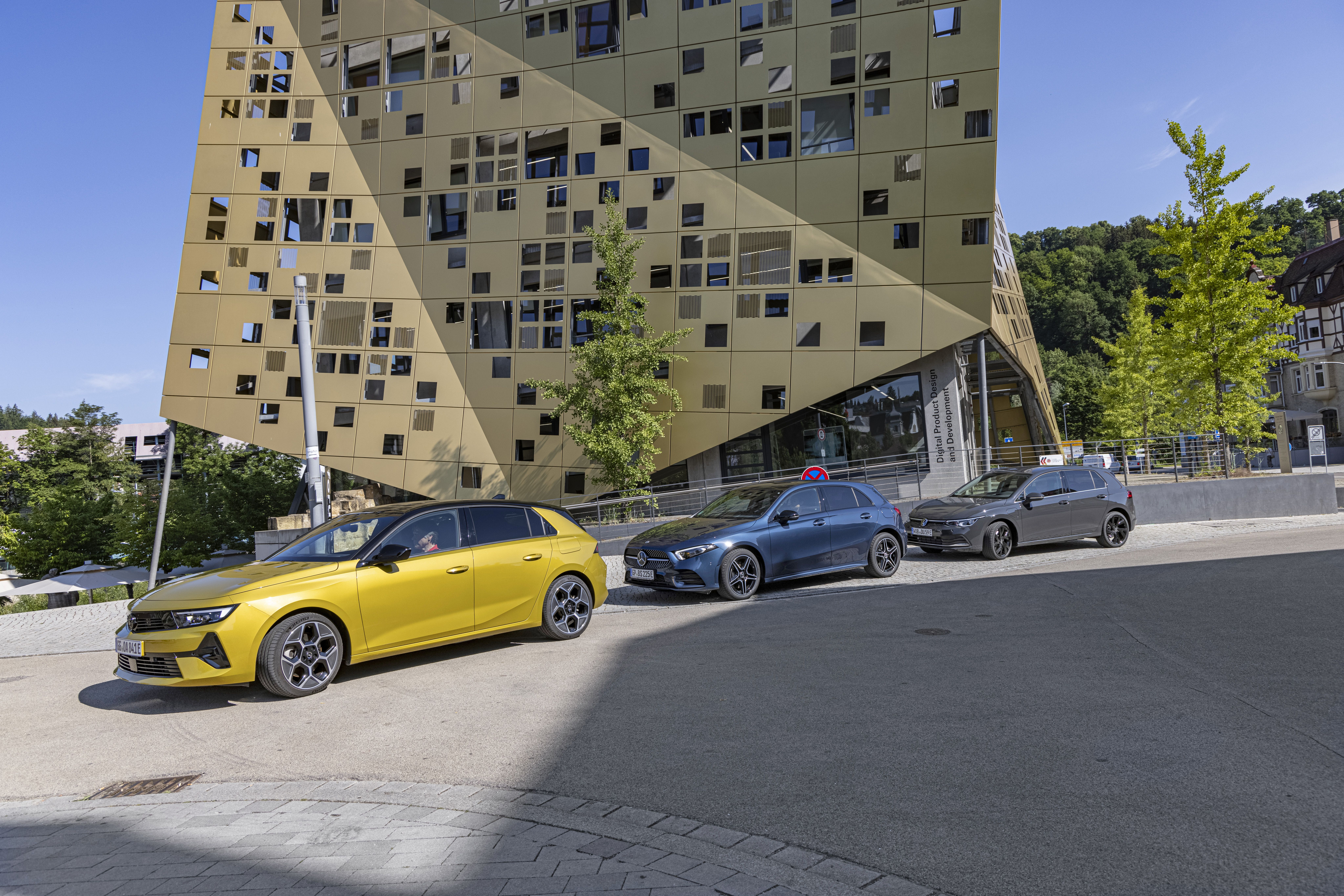 Opel Astra PHEV, VW Golf e-Hybrid y Mercedes A250e
