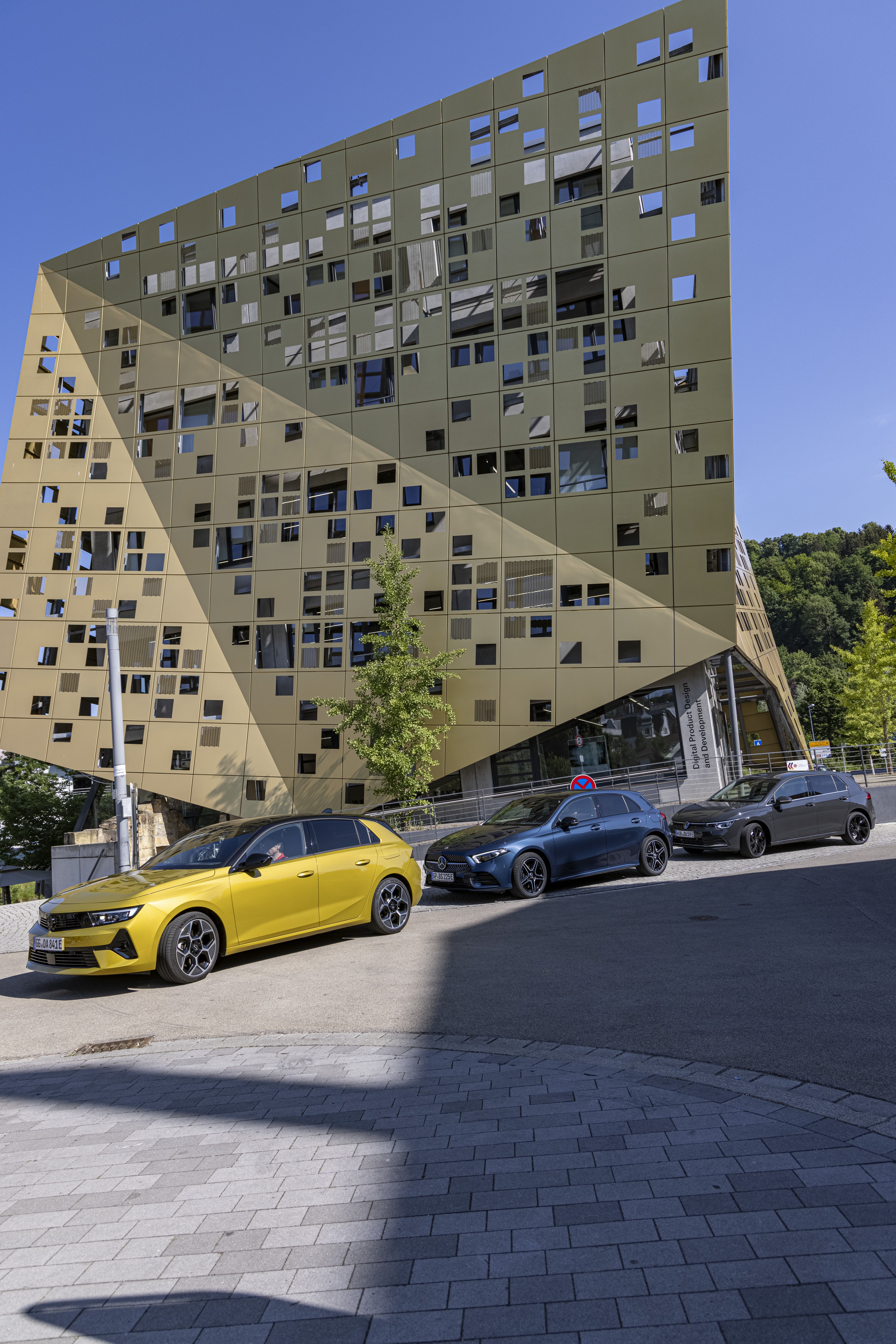 Opel Astra PHEV, VW Golf e-Hybrid y Mercedes A250e