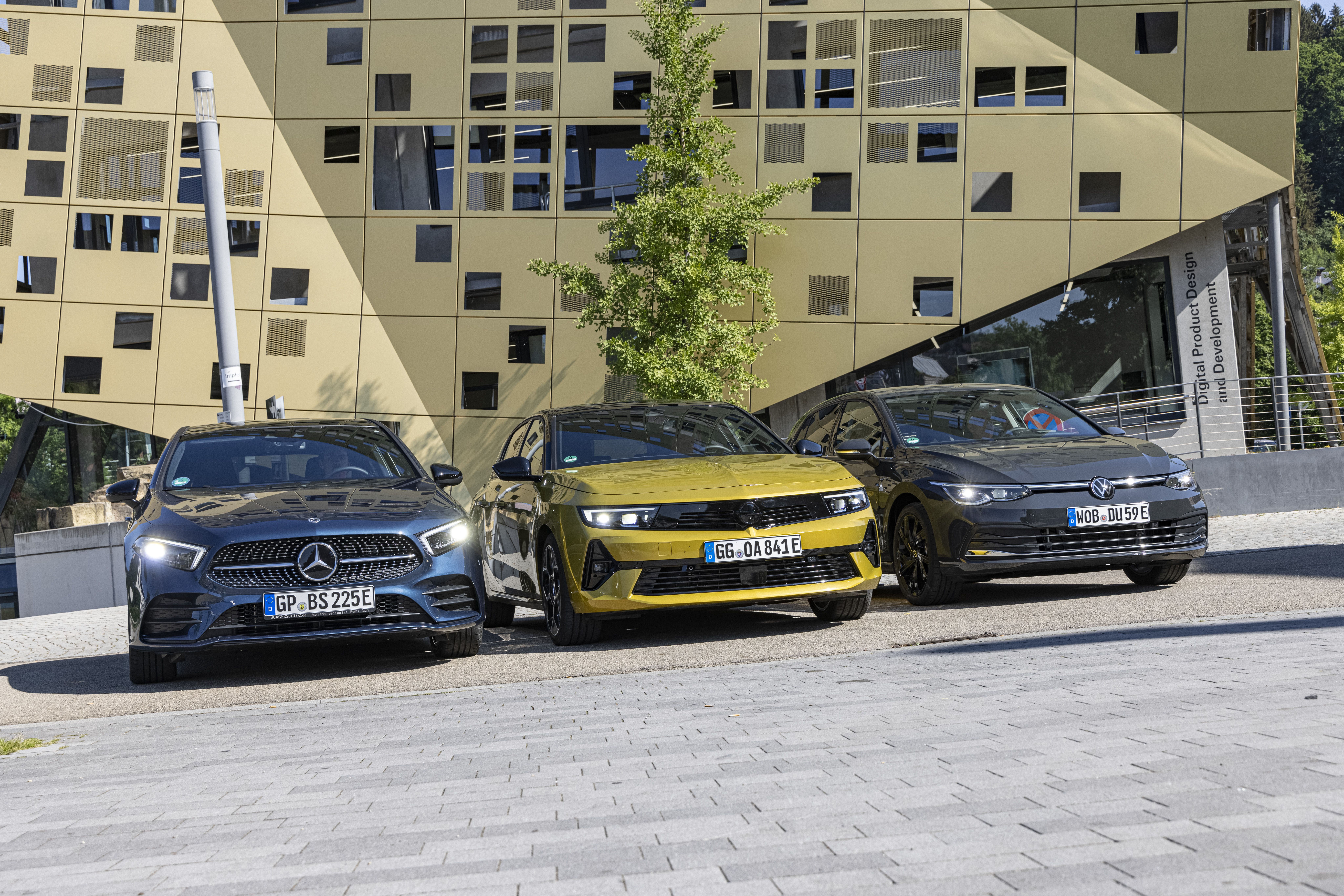 Opel Astra PHEV, VW Golf e-Hybrid y Mercedes A250e