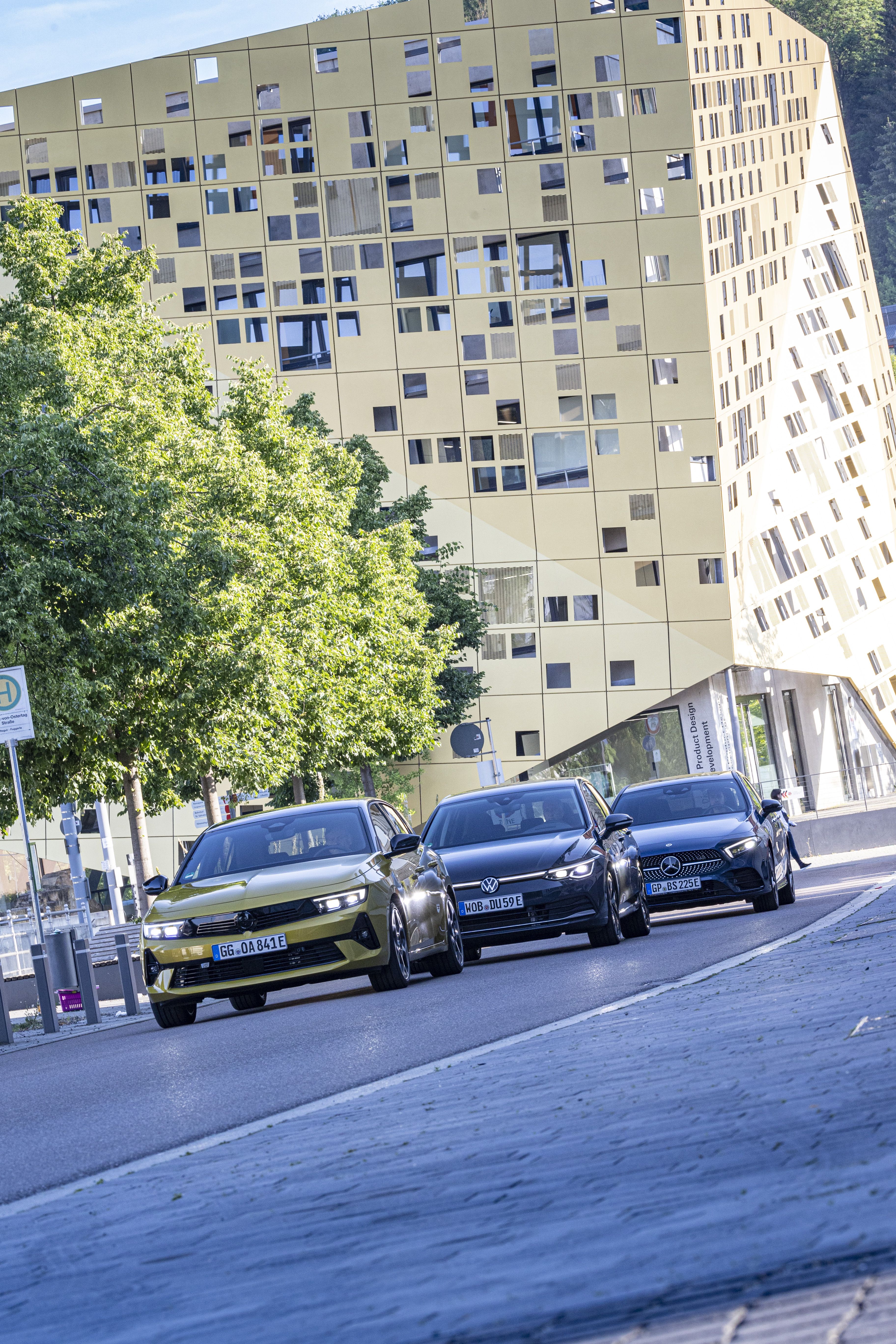 Opel Astra PHEV, VW Golf e-Hybrid y Mercedes A250e