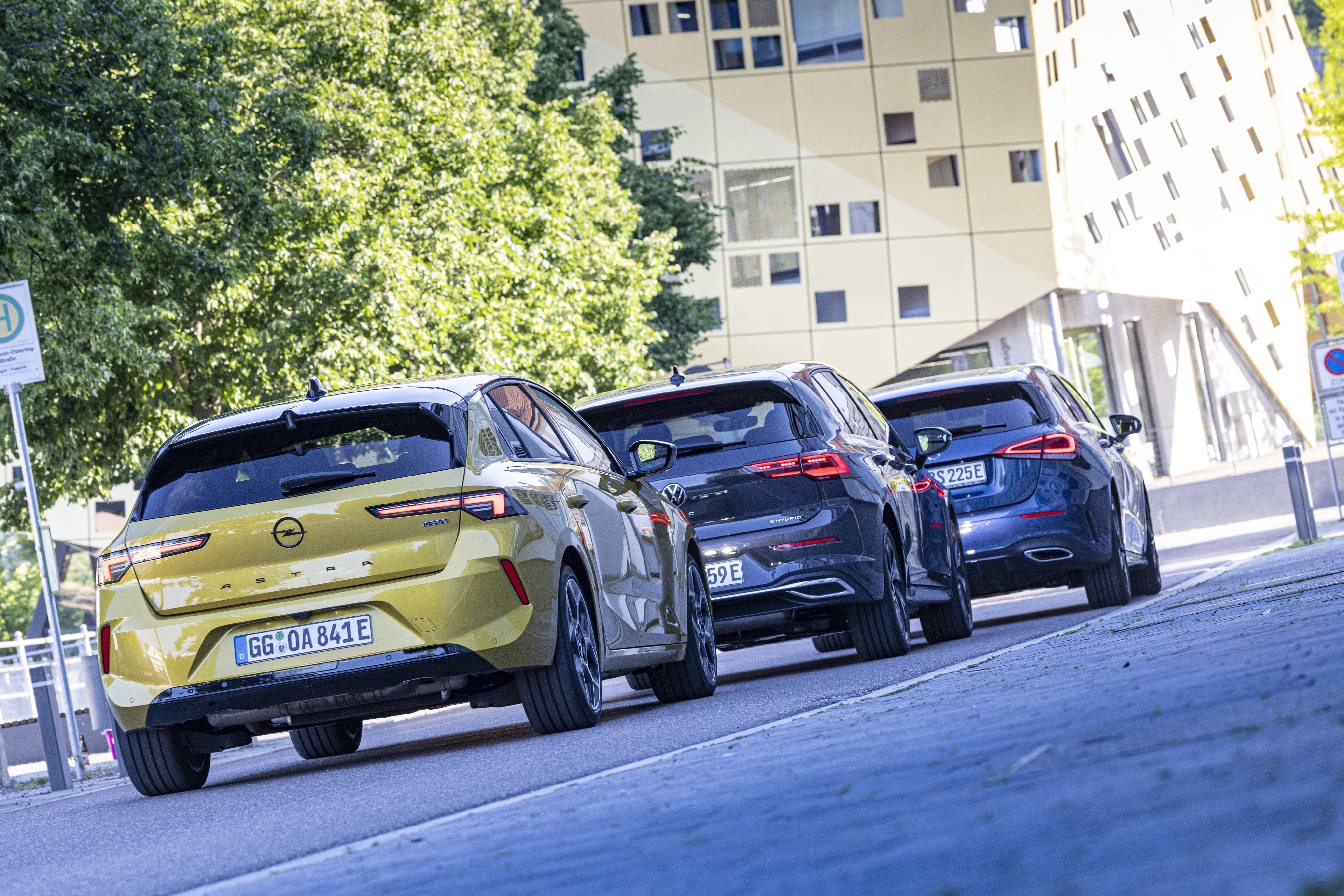 Opel Astra PHEV, VW Golf e-Hybrid y Mercedes A250e