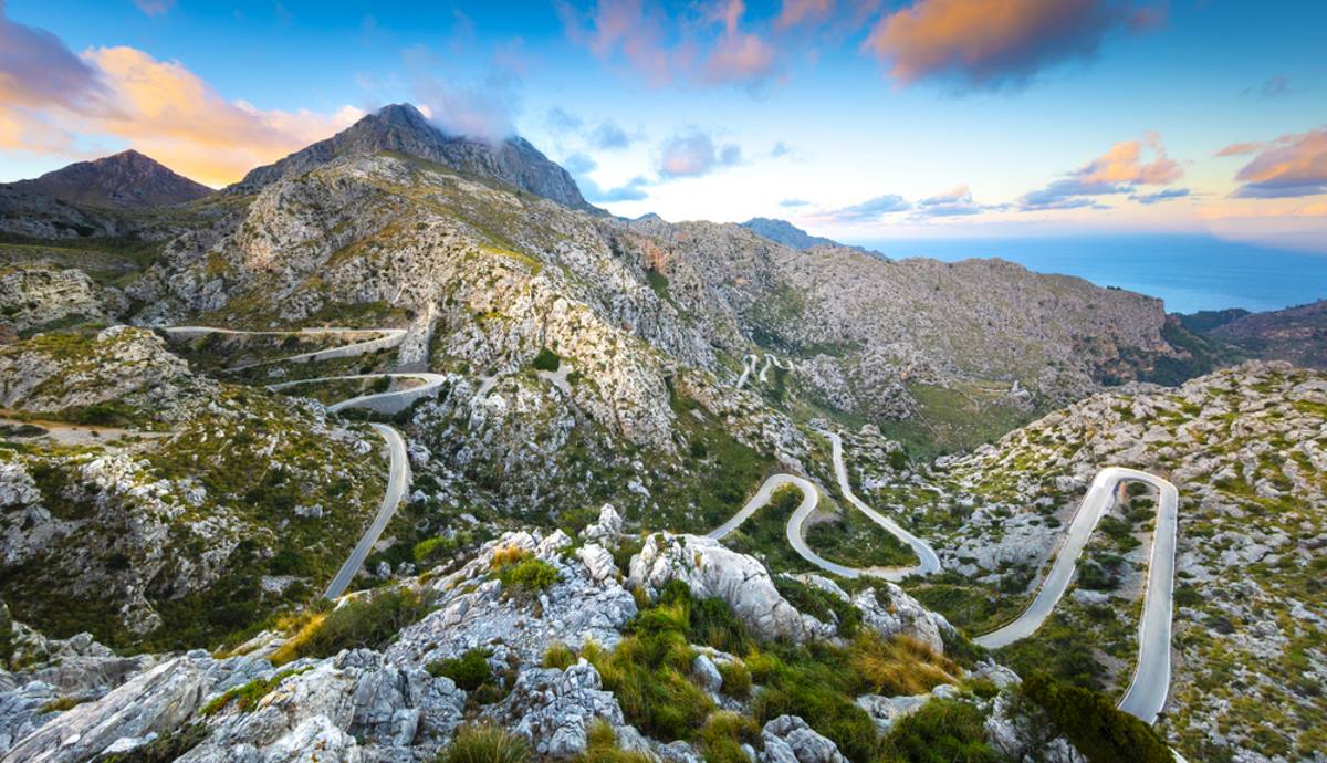 Las carreteras más espectaculares de España para disfrutar conduciendo