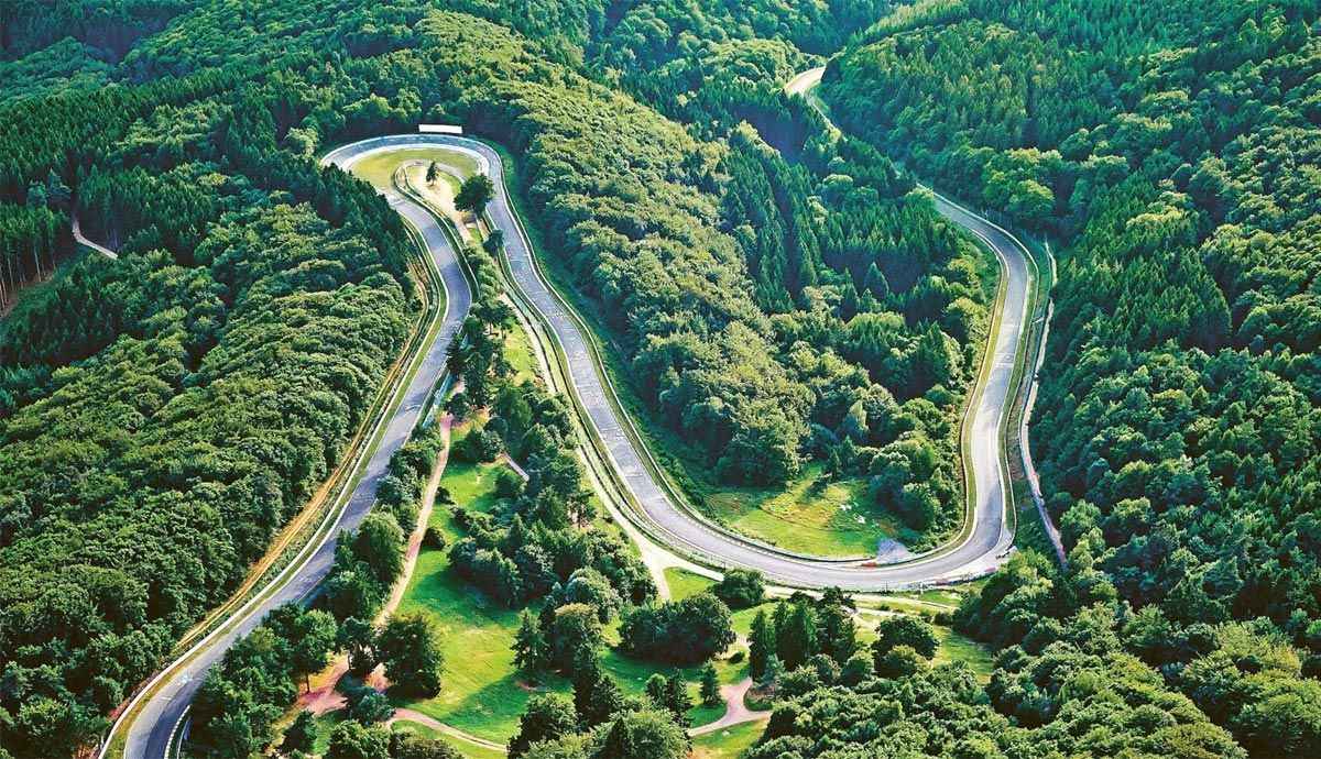 Anche se virtualmente, Porsche ha testato ancora una volta i suoi progressi all'inferno verde del Nürburgring. Anche se virtualmente, Porsche ha testato ancora una volta i suoi progressi all'Inferno Verde del Nürburgring.
