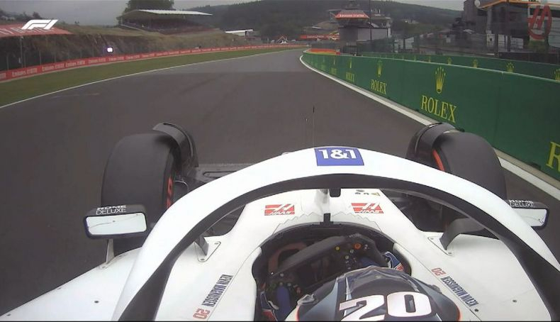 FP1 Magnussen provocó la bandera roja al parar su Haas a un lado de la pista FP1 Magnussen provocó la bandera roja al parar su Haas a un lado de la pista