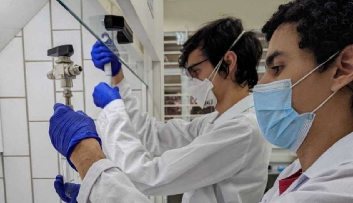 Científicos trabajando en este hallazgo sobre el metanol.