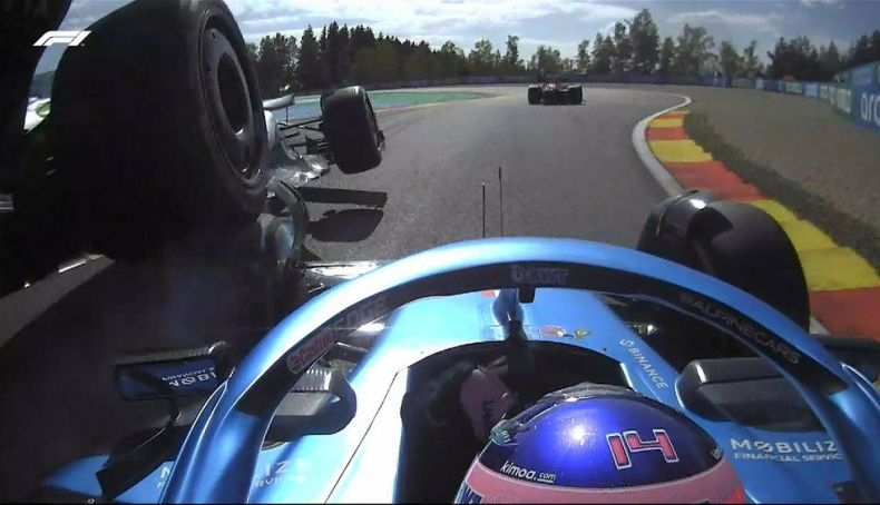 1 Hamilton llegó a montarse sobre el Alpine de Alonso 1 Hamilton llegó a montarse sobre el Alpine de Alonso