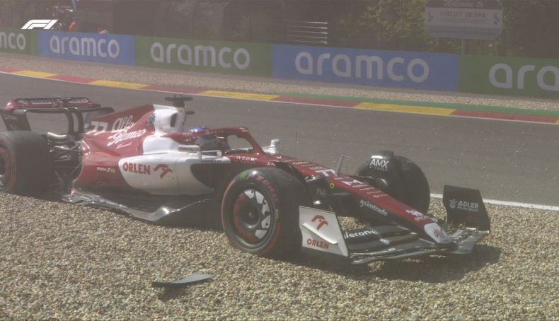 2 Bottas quiso evitar a Latifi y ambos provocaron la salida del coche de seguridad 2 Bottas quiso evitar a Latifi y ambos provocaron la salida del coche de seguridad