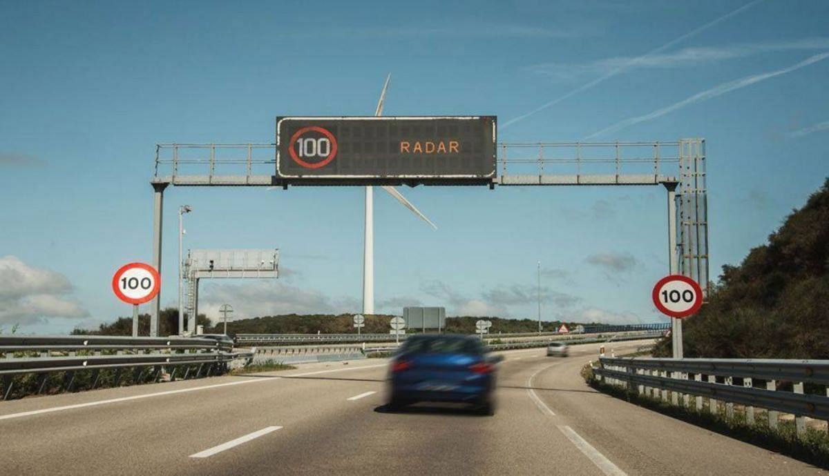 El exceso de velocidad, una de las multas más comunes y frecuentes que pone la DGT
