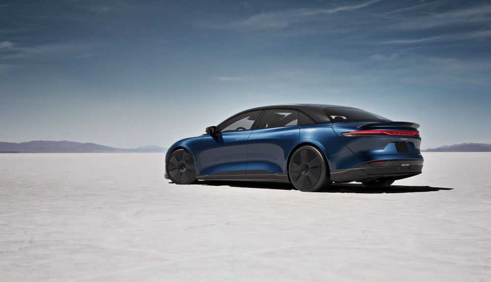 lucid air sapphire tres cuartos trasero