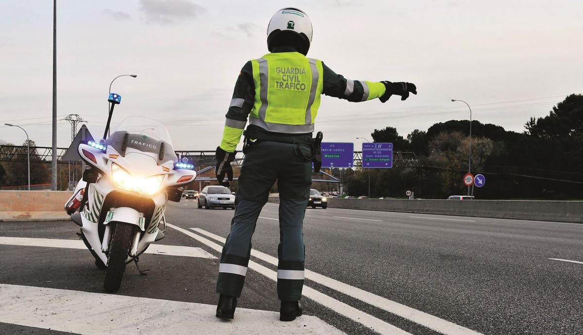 La DGT inicia una campaña para vigilar el uso del móvil al volante