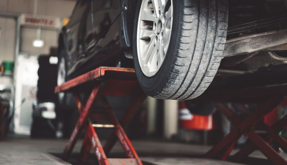 Las averías de coches más frecuentes y las marcas que más las sufren, según los informes de la OCU