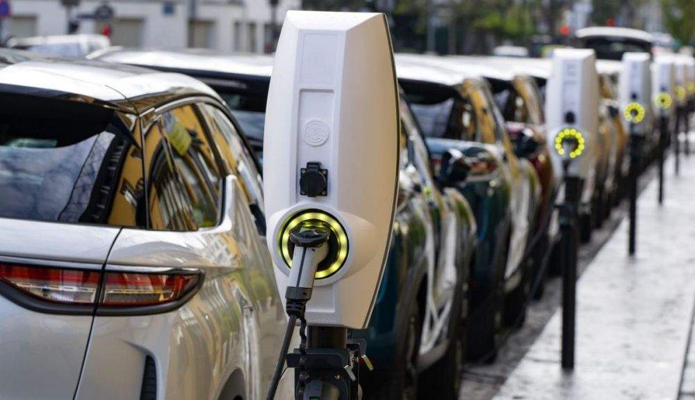 Coches eléctricos desde 100 € al mes, Francia lanza esta oferta de renting, qué cuestan en España